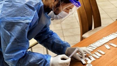 13223 ανεμβολίαστοι νεκροί και κανείς δεν έβγαλε μιλιά, πέθανε ένας εμβολιασμένος και πήρε φωτιά το διαδίκτυο