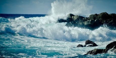 Ο Κώστας Ζουγρής συνεχίζει το μοναχικό του ταξίδι με νέα τραγούδια για τον Νοέμβριο