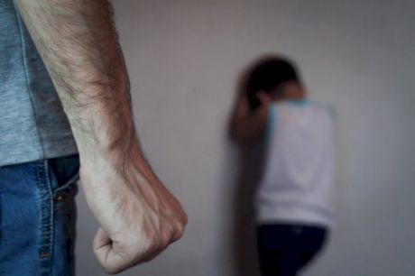 Η κοινωνία μας δείχνει μία απάθεια στην βία ή κάνω λάθος;