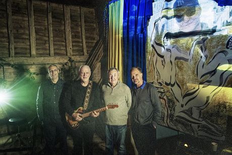 Hey Hey Rise Up τραγούδι για την Ουκρανία οι Pink Floyd