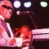 Ray Charles: Η νύχτα που συγκίνησε την Αθήνα, τον Ιούλιο του 1994 στο Θέατρο Λυκαβηττού