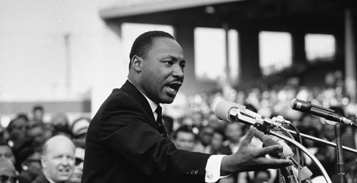 32 βαθυστόχαστα αποφθέγματα από τον Martin Luther King Jr.