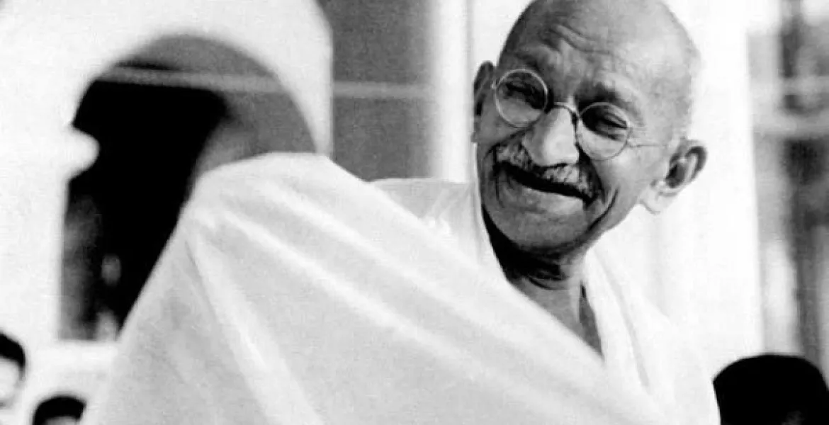 Mahatma Gandhi: «Πρέπει εσύ να αποτελείς την αλλαγή που θέλεις να δεις στον κόσμο»