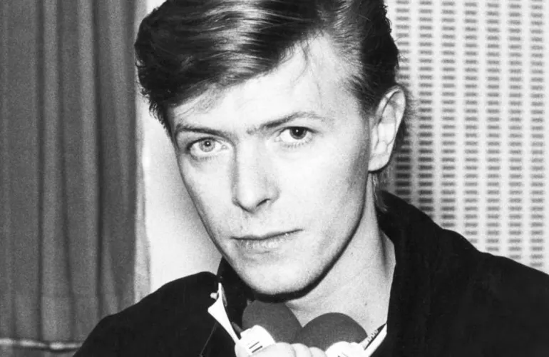 Με ποιο τραγούδι θα παρουσιάζατε τον David Bowie στα παιδιά σας;