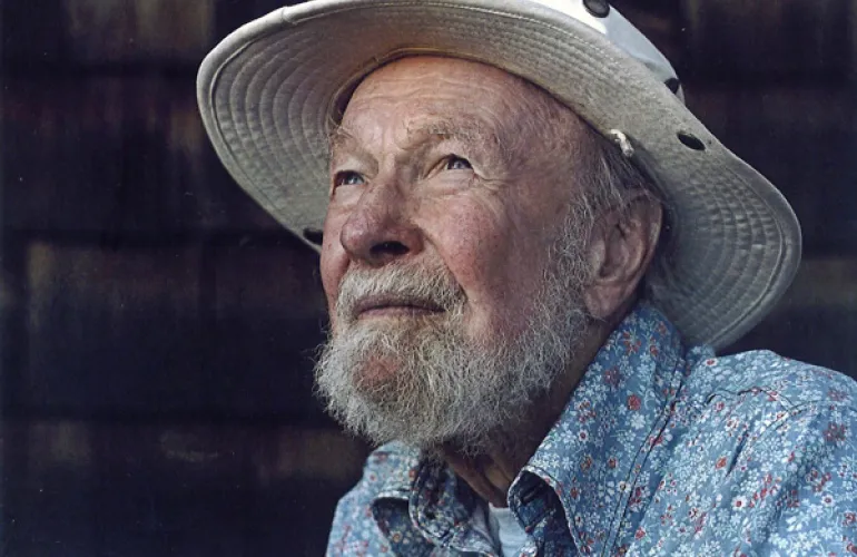 5 τραγούδια που δημιούργησαν τον θρύλο του Pete Seeger