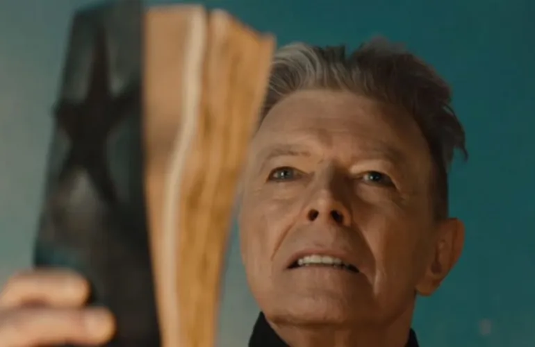 O David Bowie έφερε 'πιο κοντά την γη στο διάστημα 