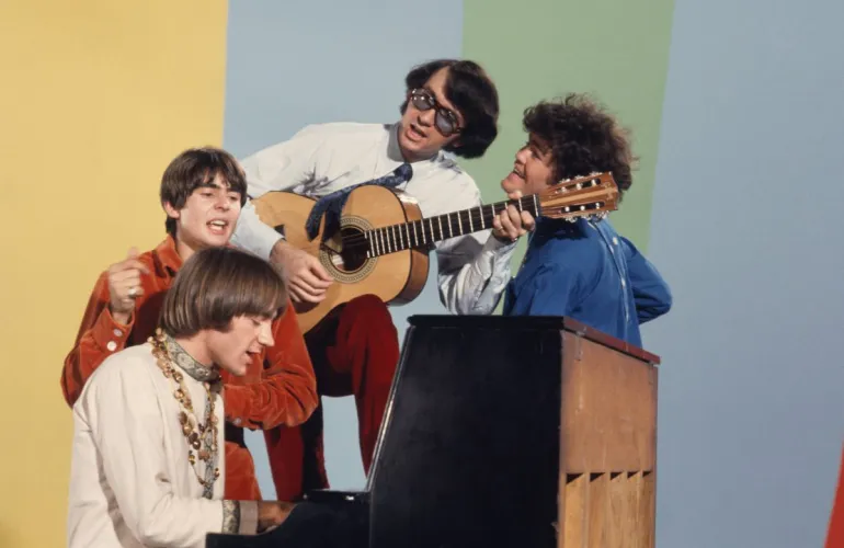 The Monkees - Daydream Believer (1967)