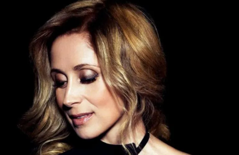 52 ετών η Lara Fabian, τα ωραιότερα τραγούδια της