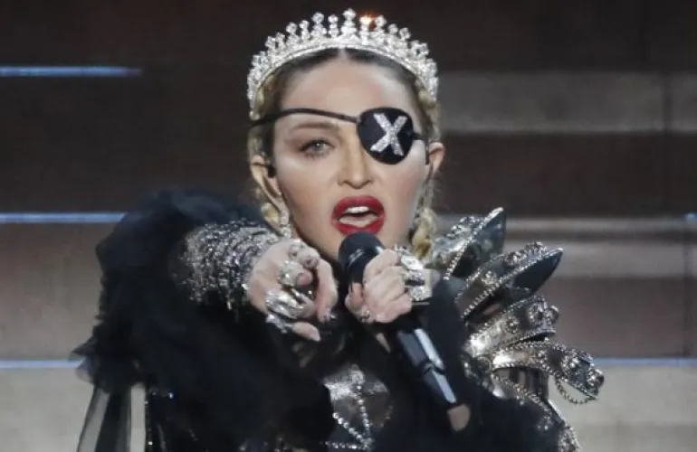 Η Madonna κατηγορεί τον Weinstein για ανεπιθύμητες σεξουαλικές προτάσεις